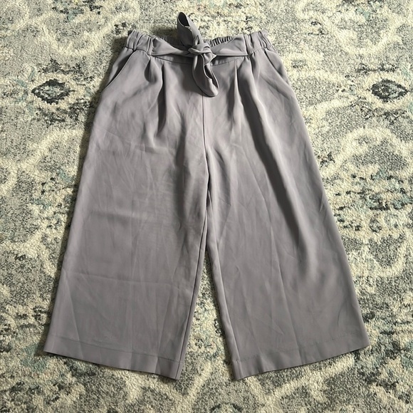 Lululemon Noir Crop - Picture 1 of 9